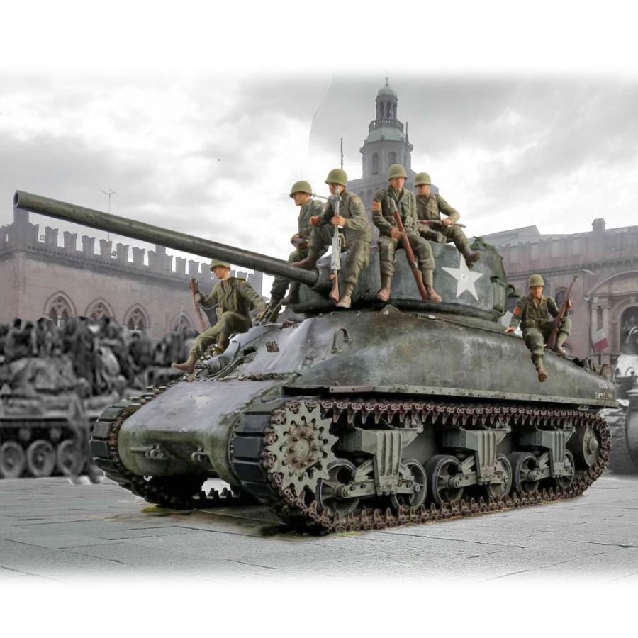Italeri Model Kit 1:35 M4A1 Sherman Tank With US Infantry