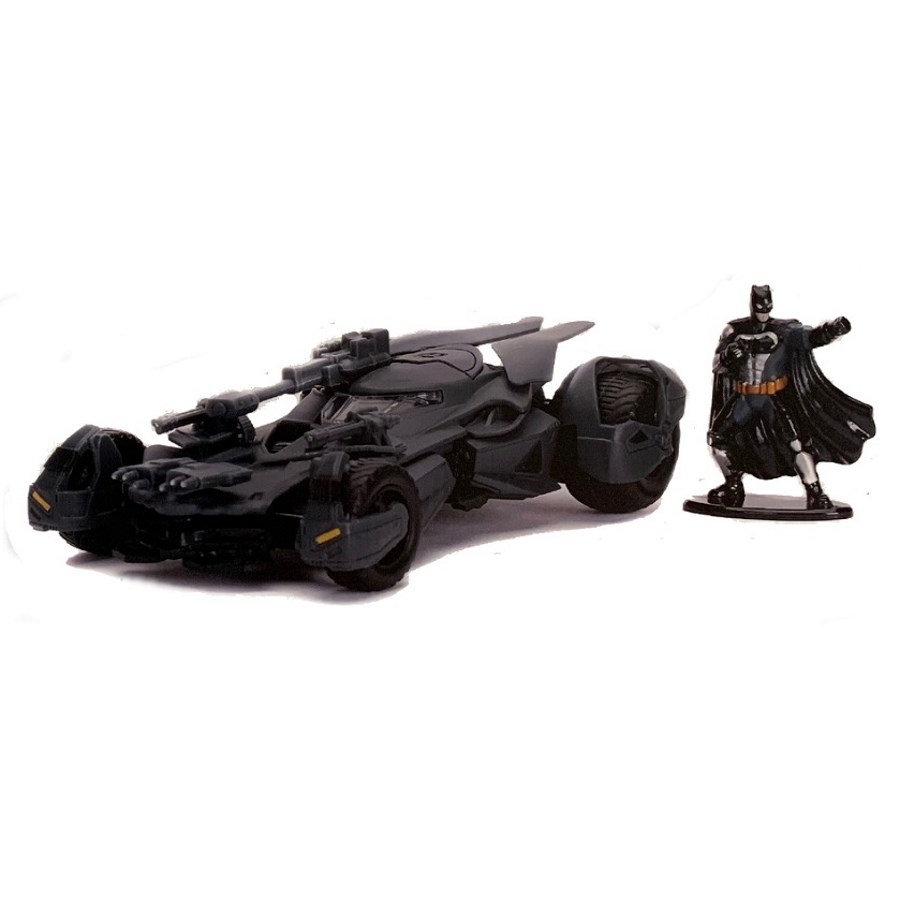 Jada Diecast 1:32 Justice League Batmobile With Batman Figure