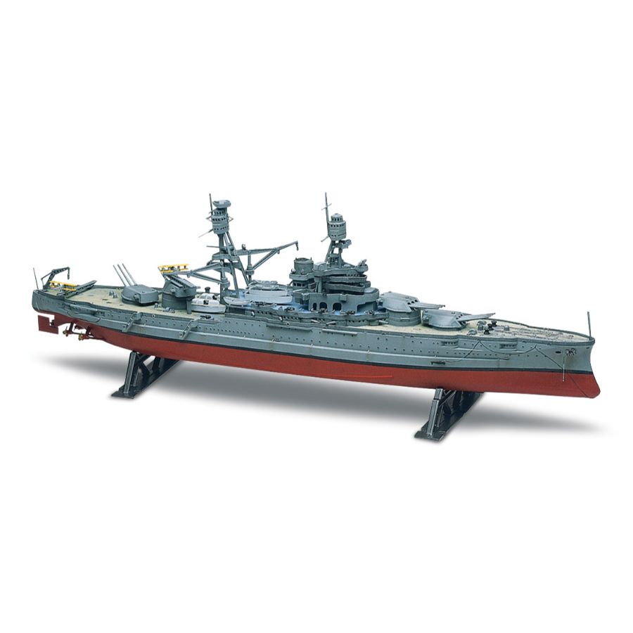 Revell Model Kit 1:426 USS Arizona Battleship