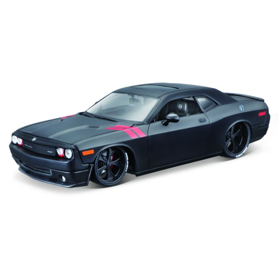 Maisto Diecast 1:24 Design Modern Muscle 2008 Dodge Challenger Assorted